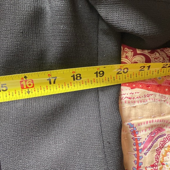 Giorgio Armani 3 piece suit. Jacket, sleeveless top, pants, size 14. - Picture 14 of 15